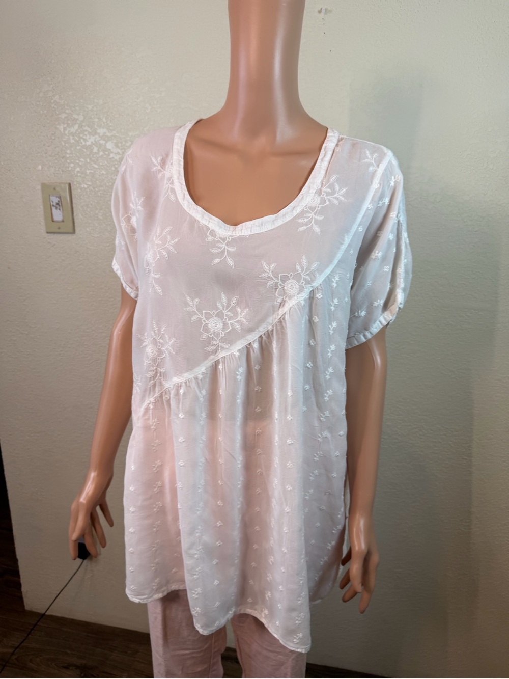 Johnny Was Women’s White Embroidered Eyelet Boho Short Sleeve Blouse Size Small - Picture 6 of 13